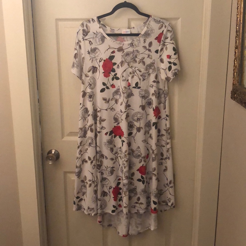 🦄🌹Hard to find Red Rose printed Carly